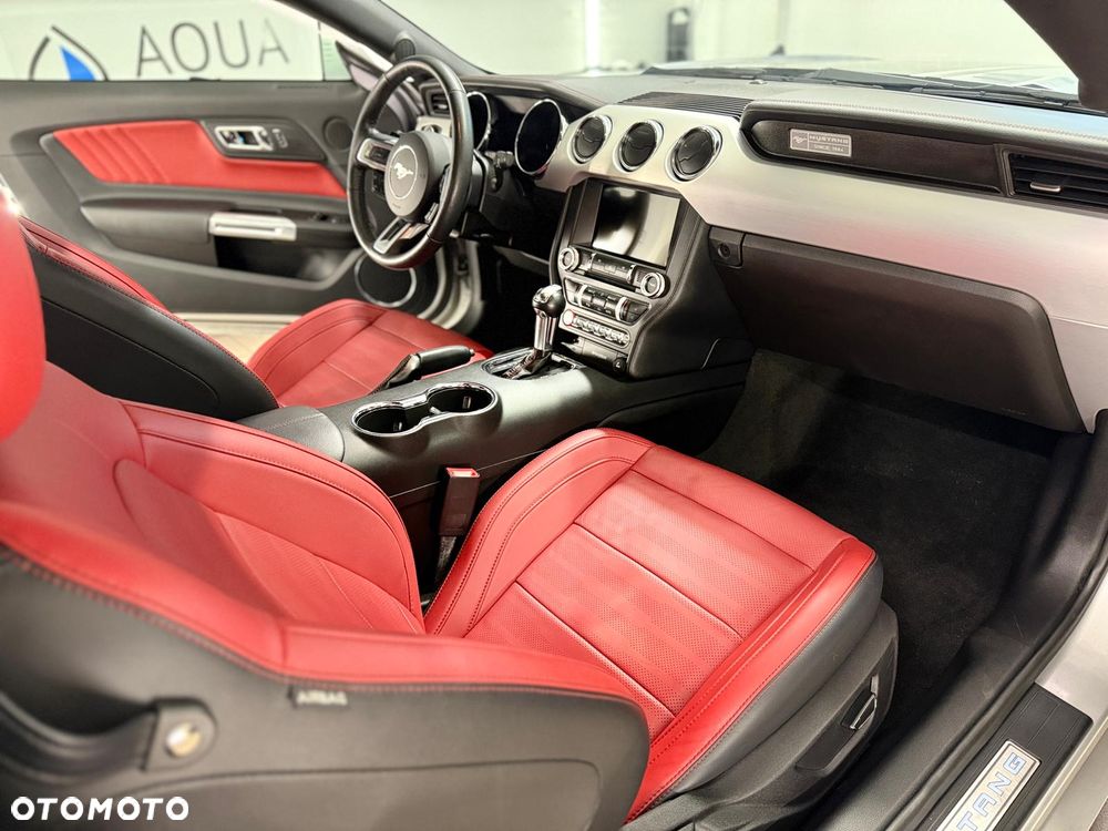 Ford Mustang - 7