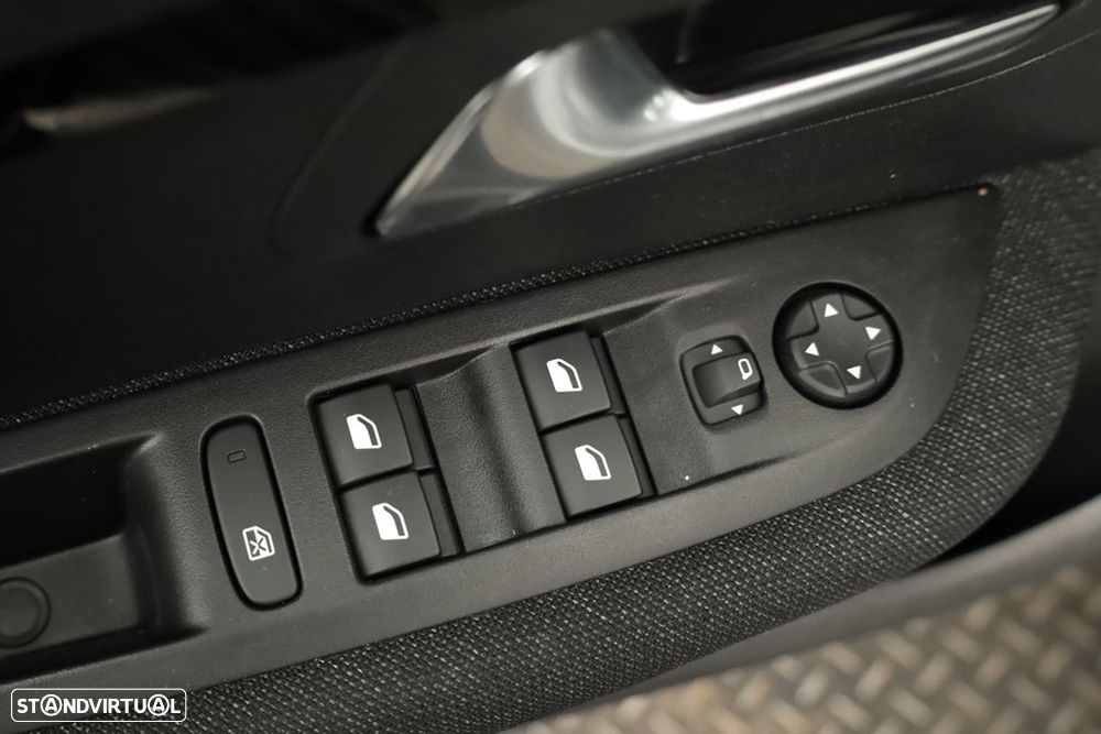 Peugeot 208 1.2 PureTech Style - 20