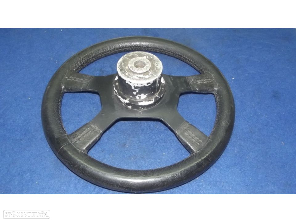 volante desportivo com cubo em bom estado - 2