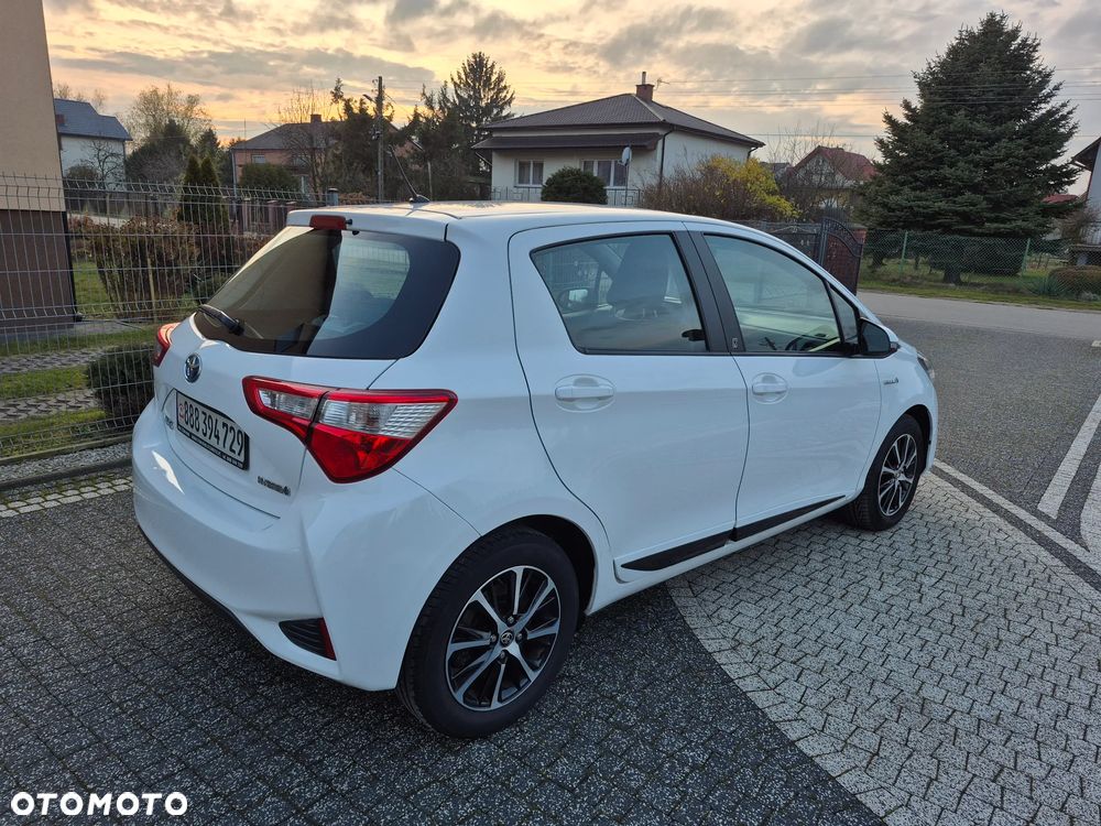 Toyota Yaris Hybrid 100 Business Edition - 6