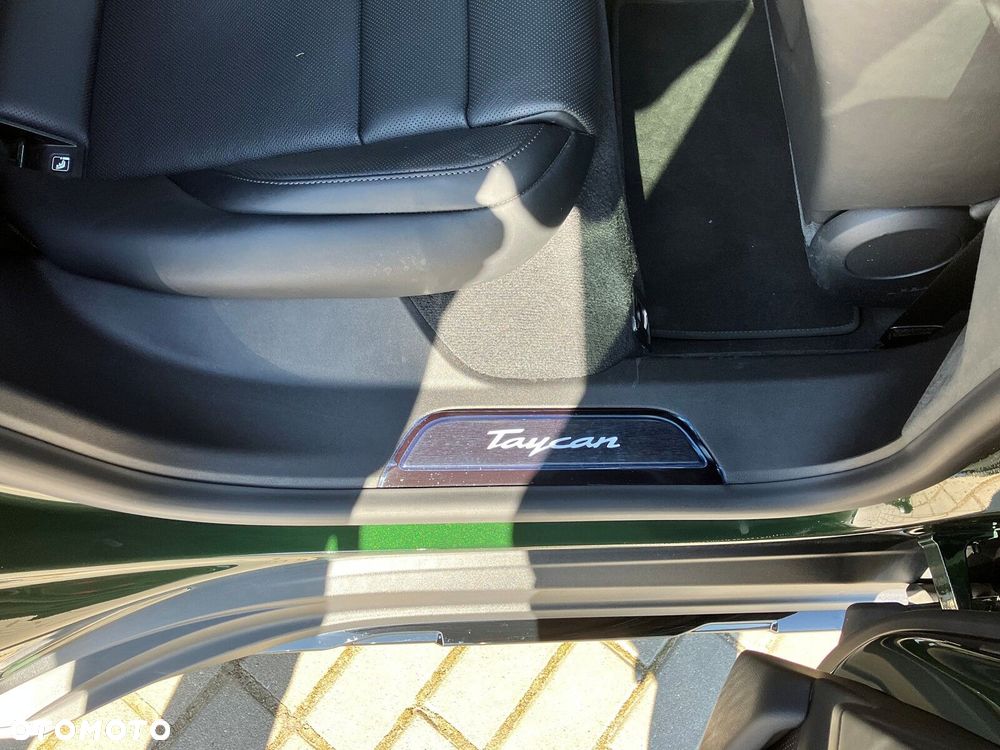 Porsche Taycan - 26