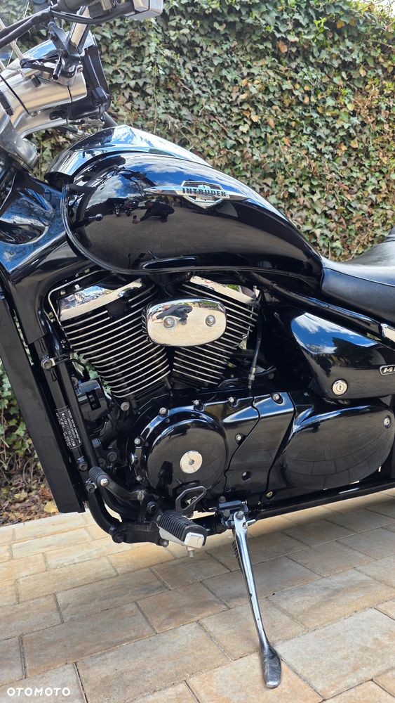 Suzuki Intruder - 24