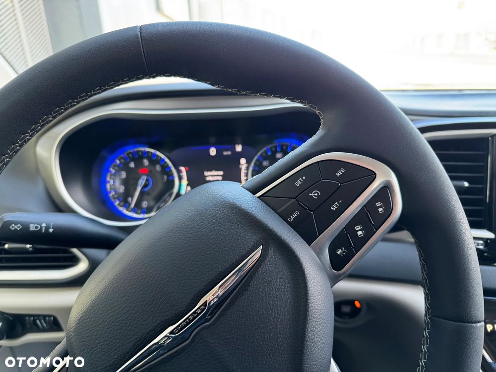 Chrysler Pacifica - 25