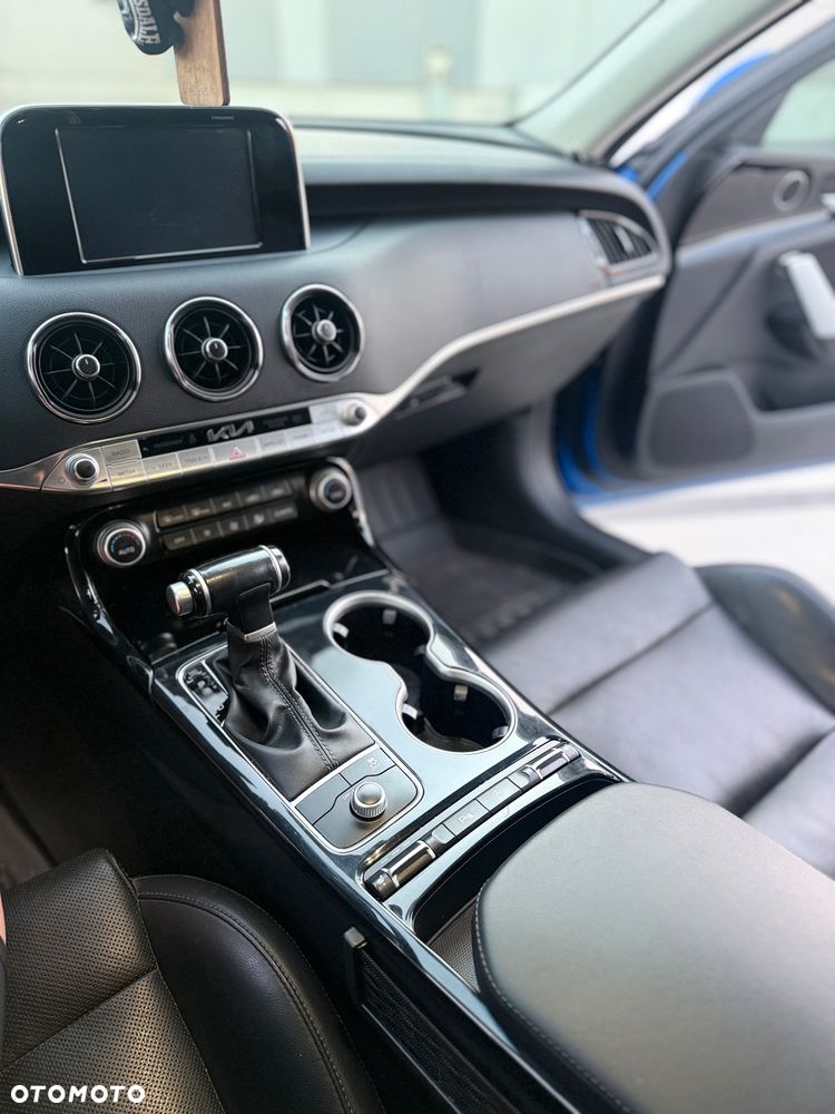 Kia Stinger - 11
