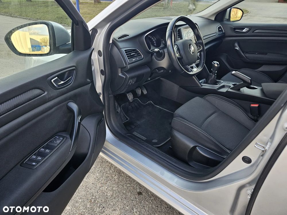 Renault Megane 1.5 Blue dCi Zen - 8