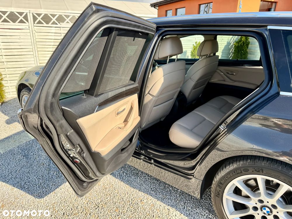 BMW Seria 5 525d - 35