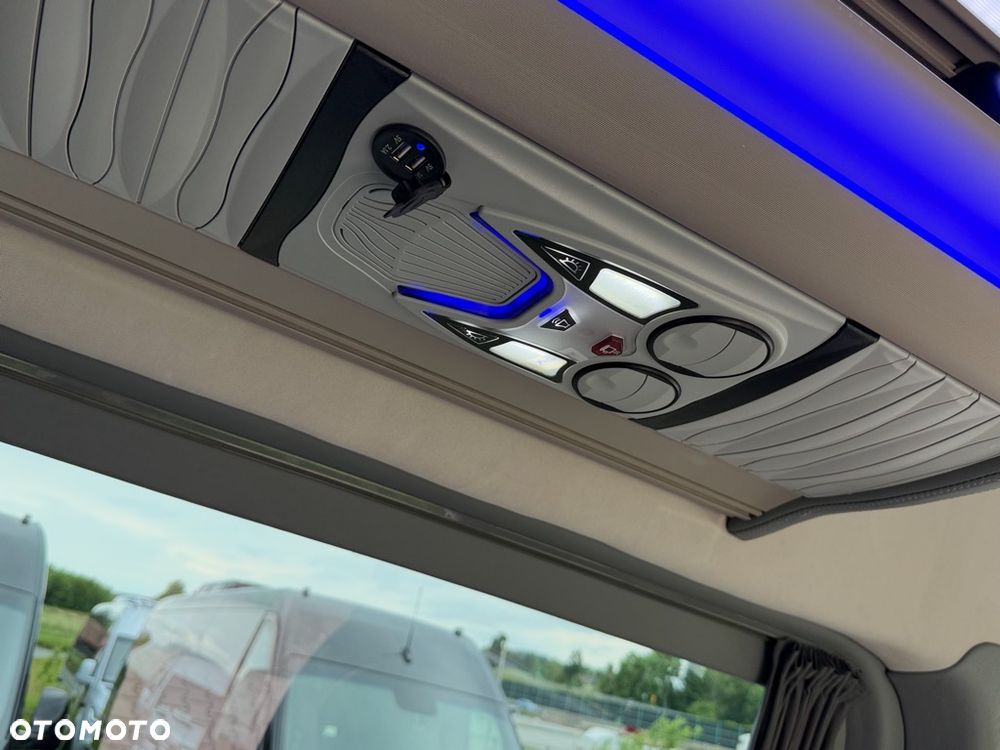 Mercedes-Benz Sprinter 516 - 17