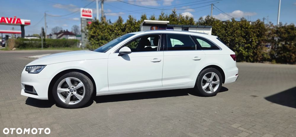 Audi A4 Avant 40 TFSI S tronic - 6