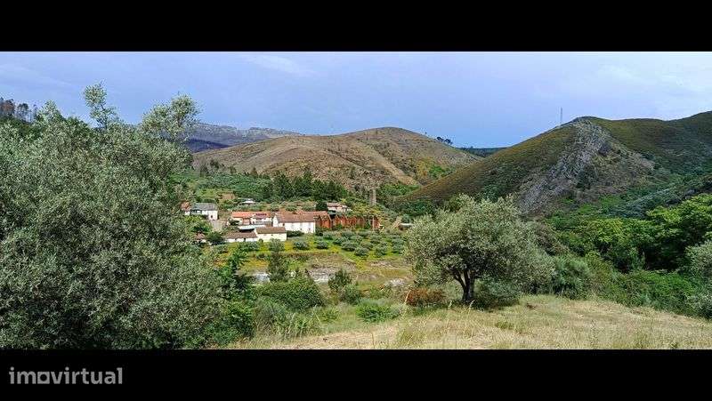 Casa antiga  geminada em plenas minas tuela - Grande imagem: 5/5