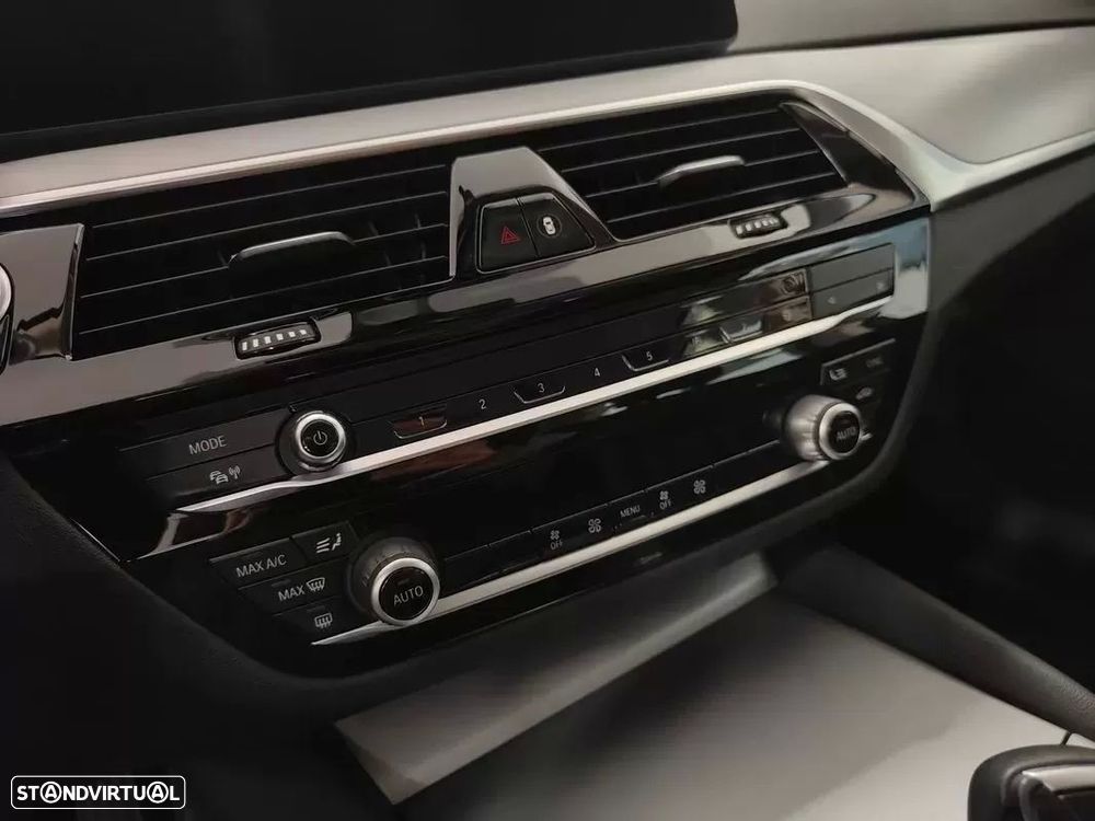 BMW 520 e Line Luxury - 48