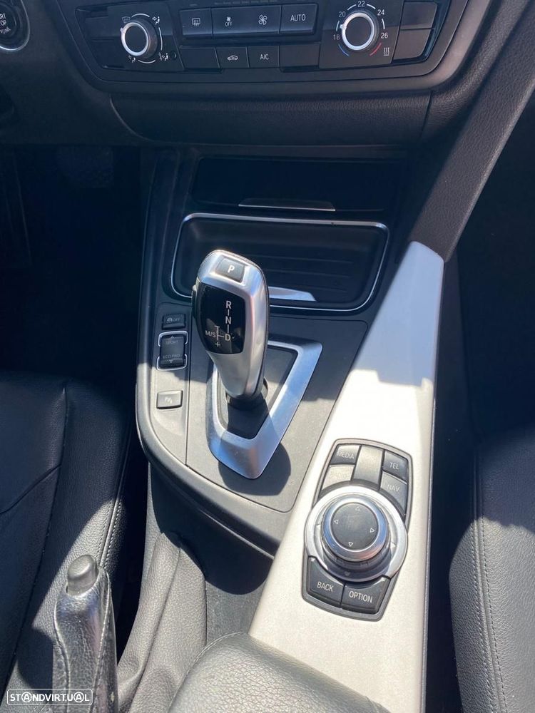 BMW 320 d EfficientDynamics Auto Exclusive - 8