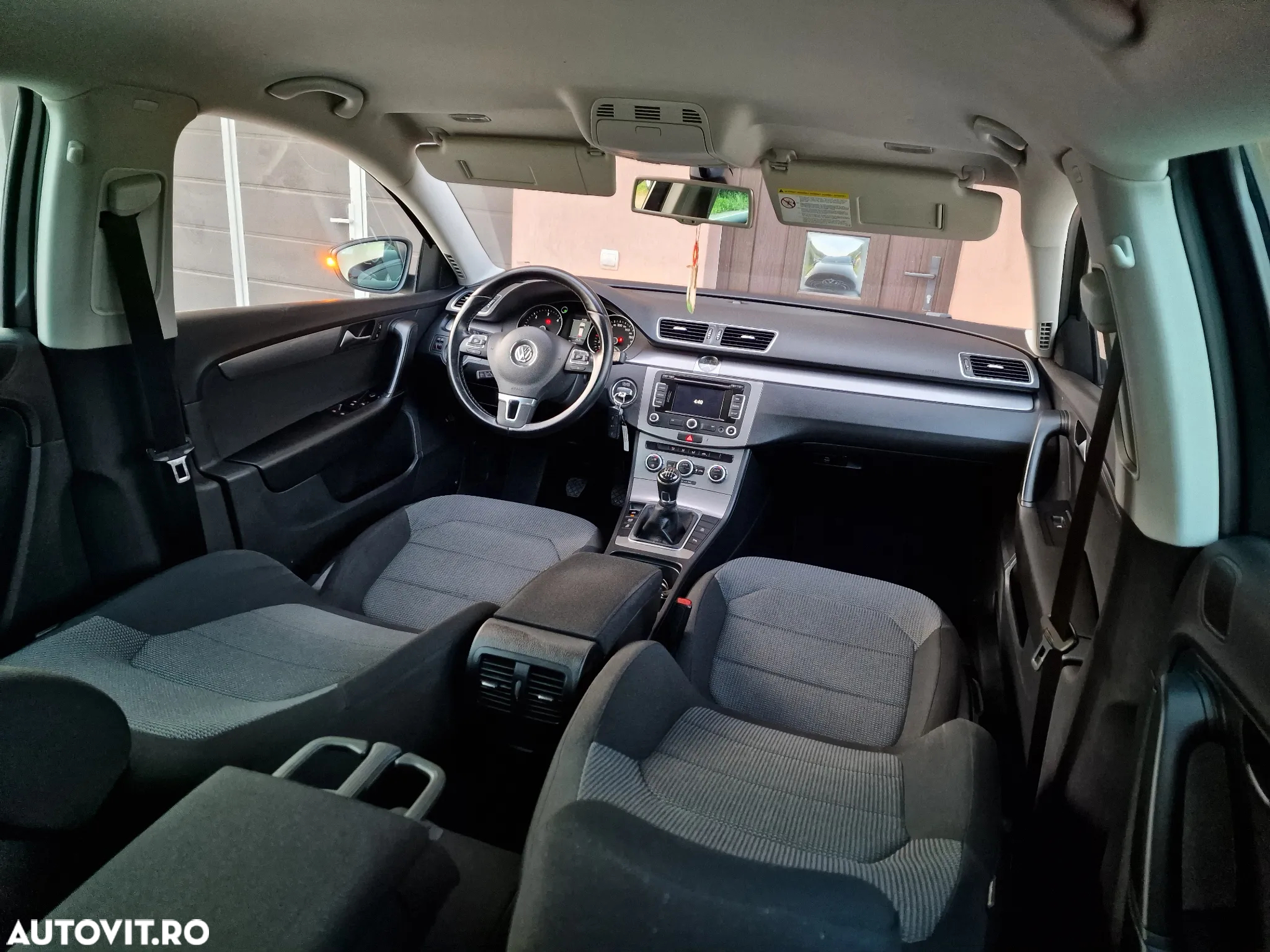 Volkswagen Passat - 11
