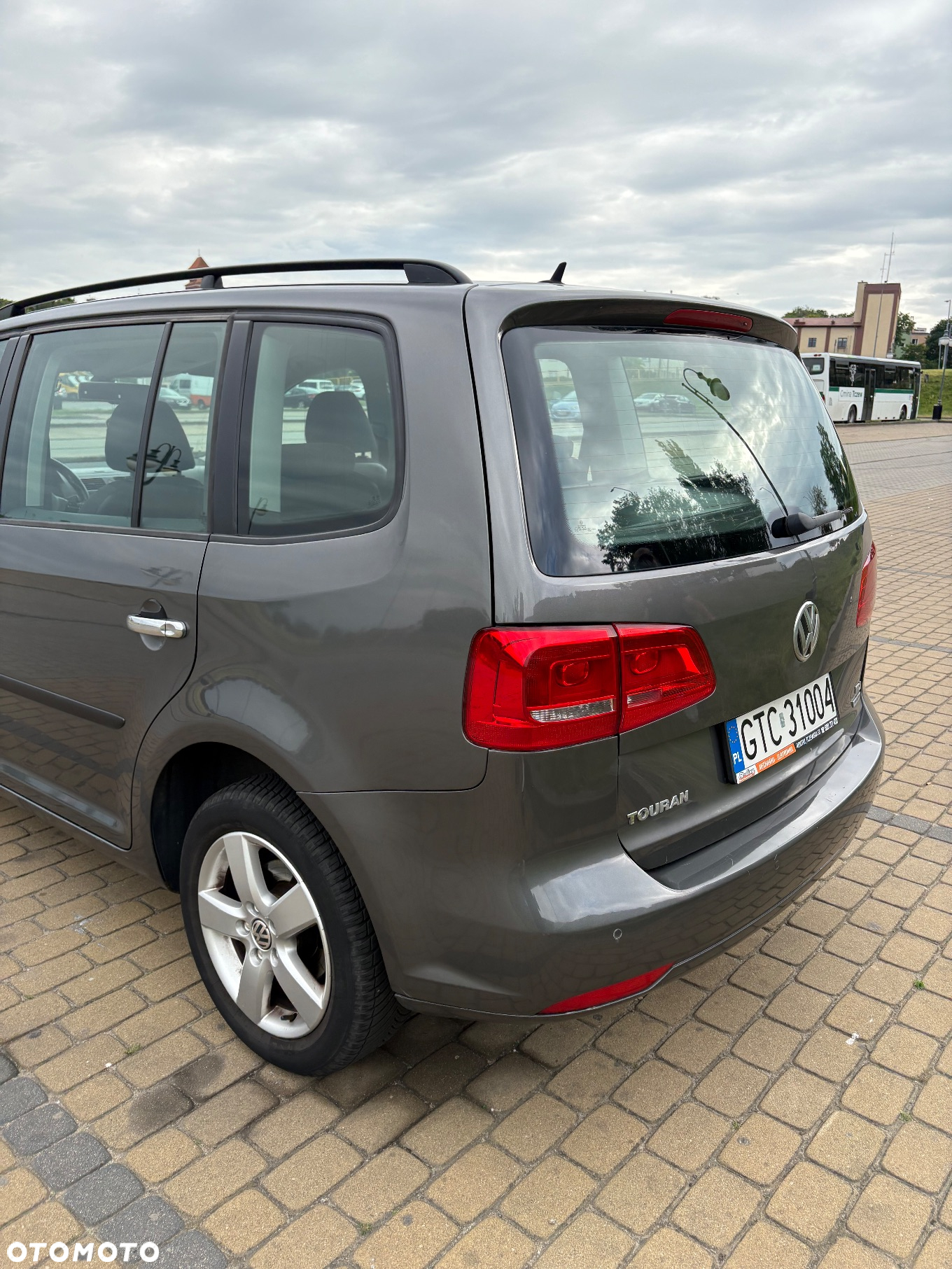 Volkswagen Touran - 12
