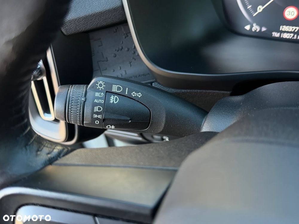 Volvo XC 40 T3 Momentum - 28