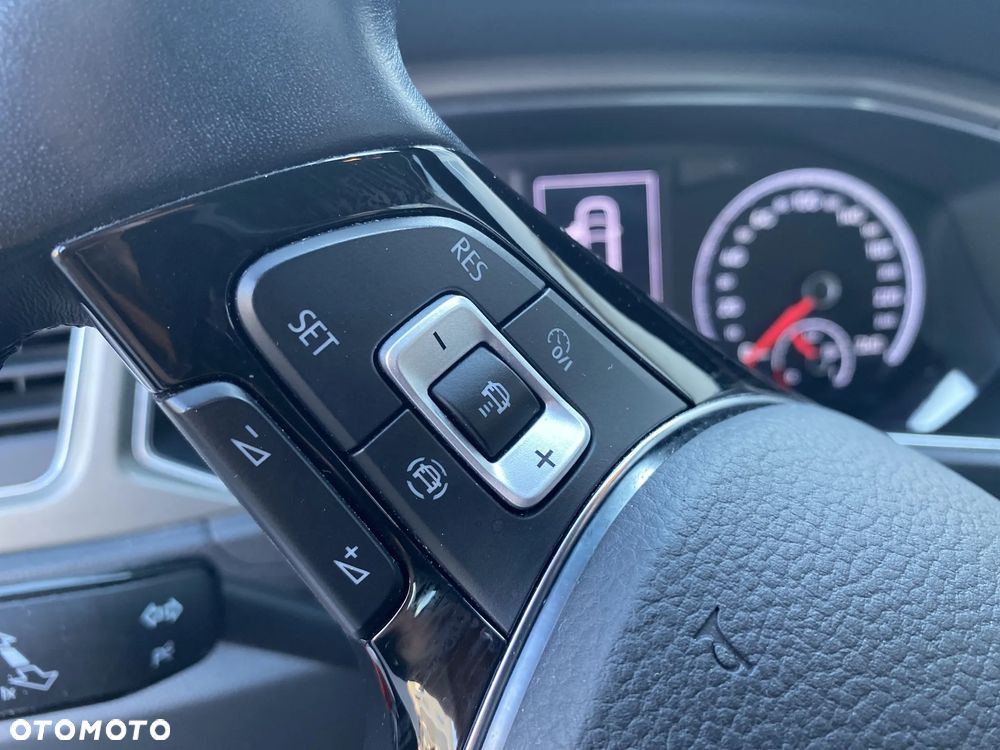 Volkswagen T-Roc 1.0 TSI Advance - 19