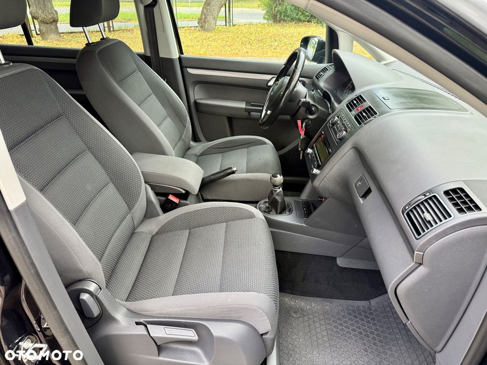Volkswagen Touran - 18