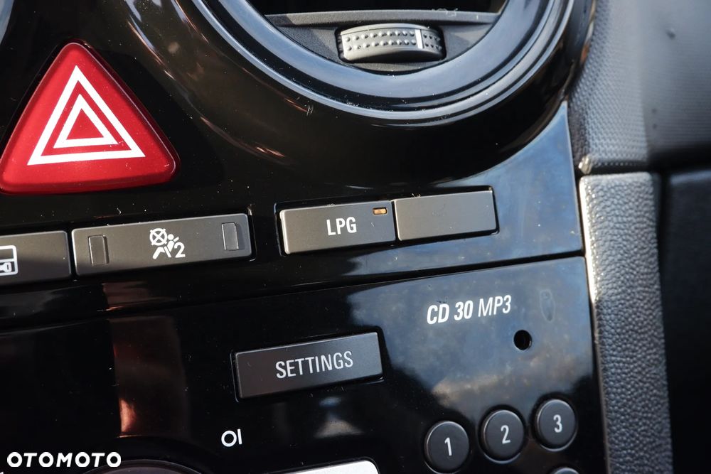 Opel Corsa 1.2 16V Enjoy - 18