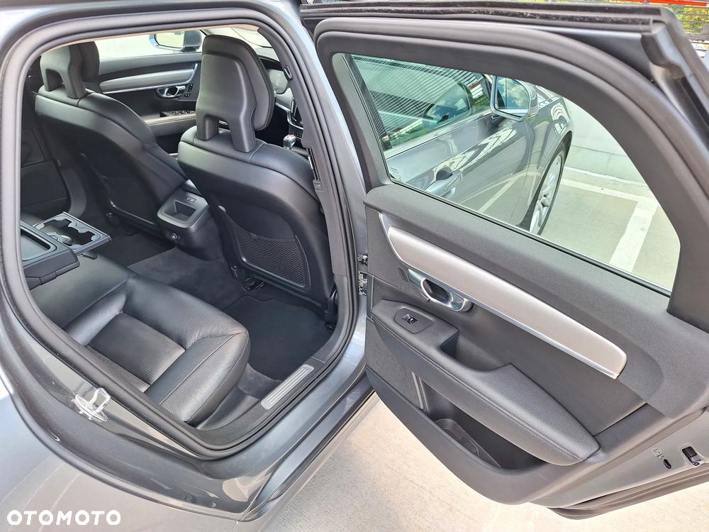 Volvo V90 T4 Momentum Pro - 22