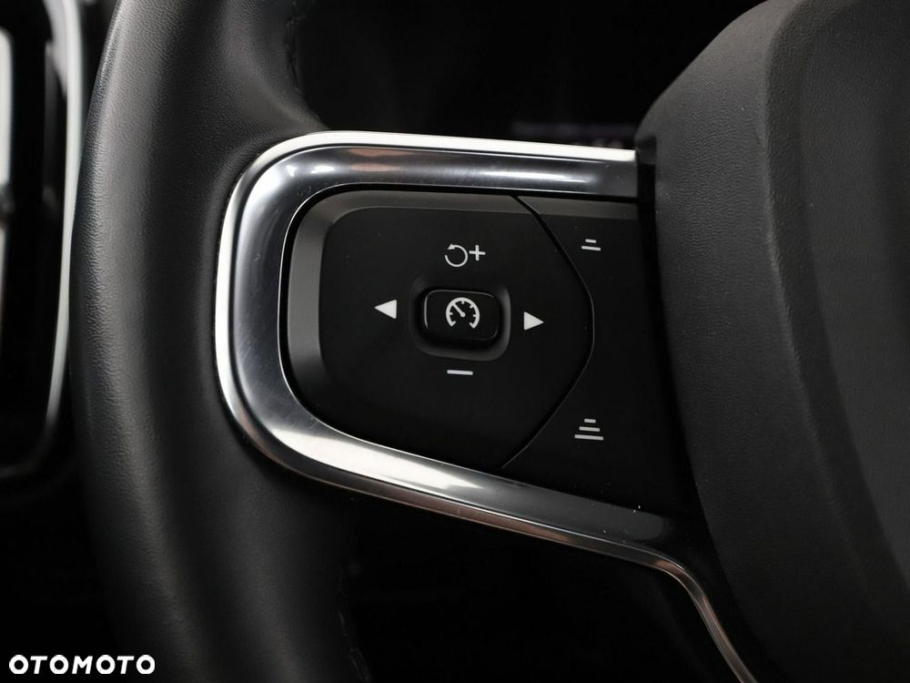 Volvo XC 40 Recharge Core - 33