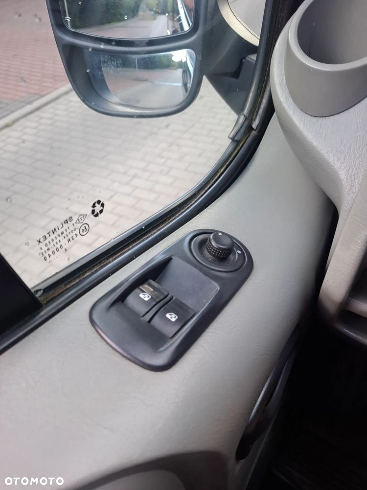 Opel Vivaro - 18