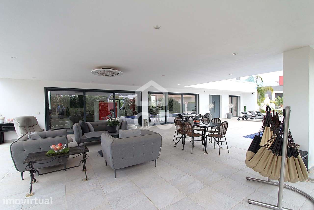 Moradia T3 com piscina, terraço e garagem ampla em Alcantarilha - Grande imagem: 4/40