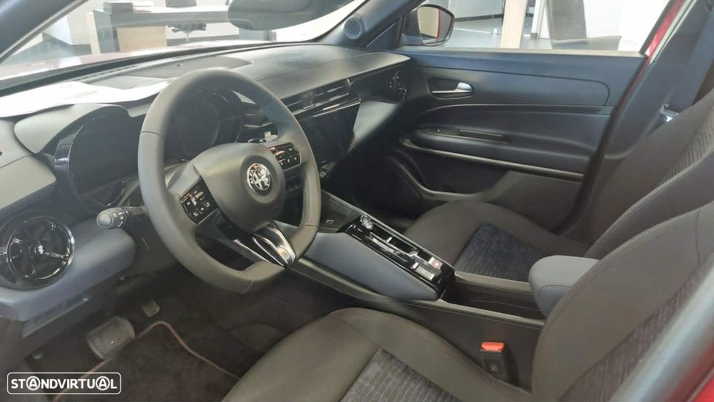 Alfa Romeo Junior 1.2 Ti Q4 eDCT6 - 5