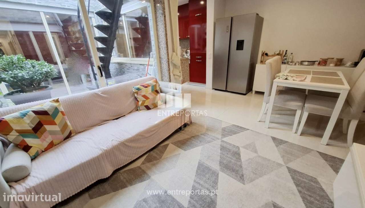 Venda de Moradia V3 Remodelada próxima do centro, na Póvoa de Varzim - Grande imagem: 3/23