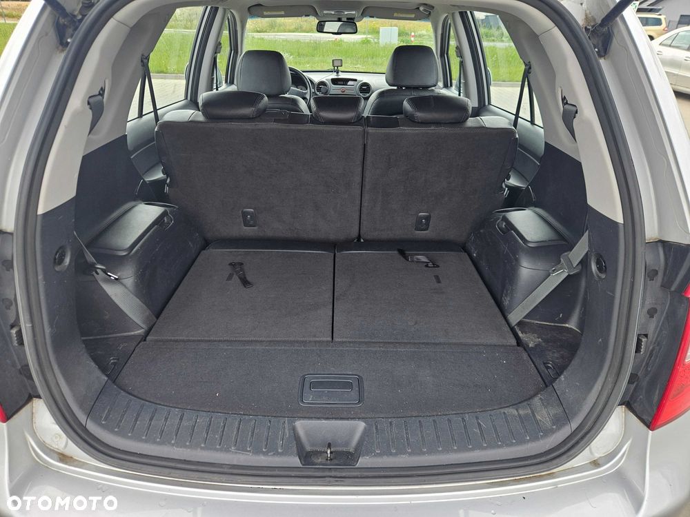 Kia Carens - 7
