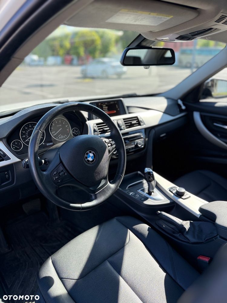 BMW Seria 3 320i - 11