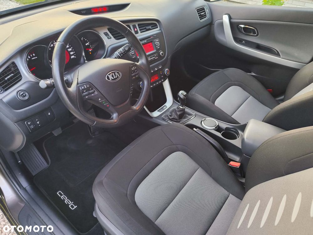 Kia Ceed - 13