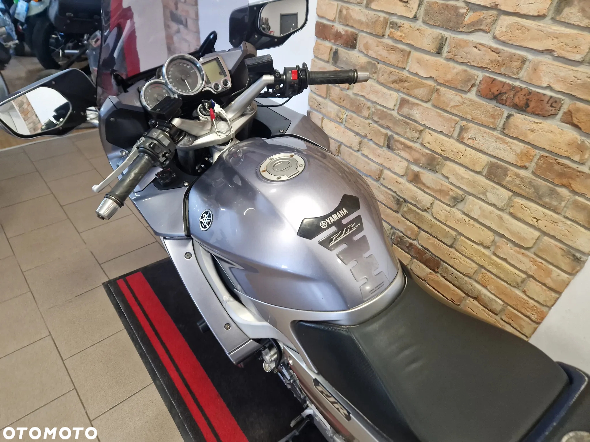 Yamaha FJR - 16