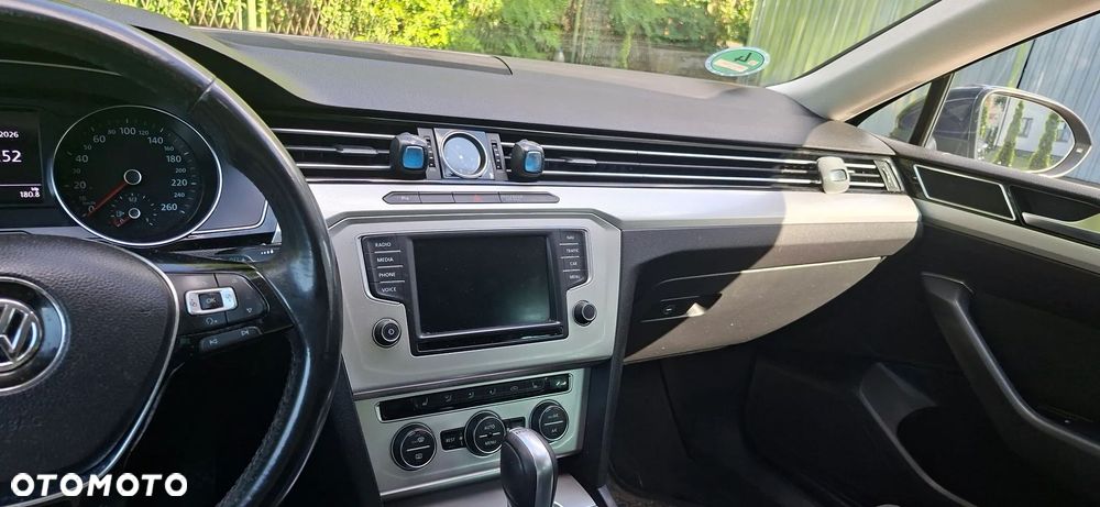 Volkswagen Passat - 15