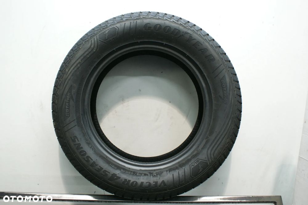 215/65R16 GOODYEAR VECTOR 4SEASONS G2 , 8,2mm (A 9137) - 3