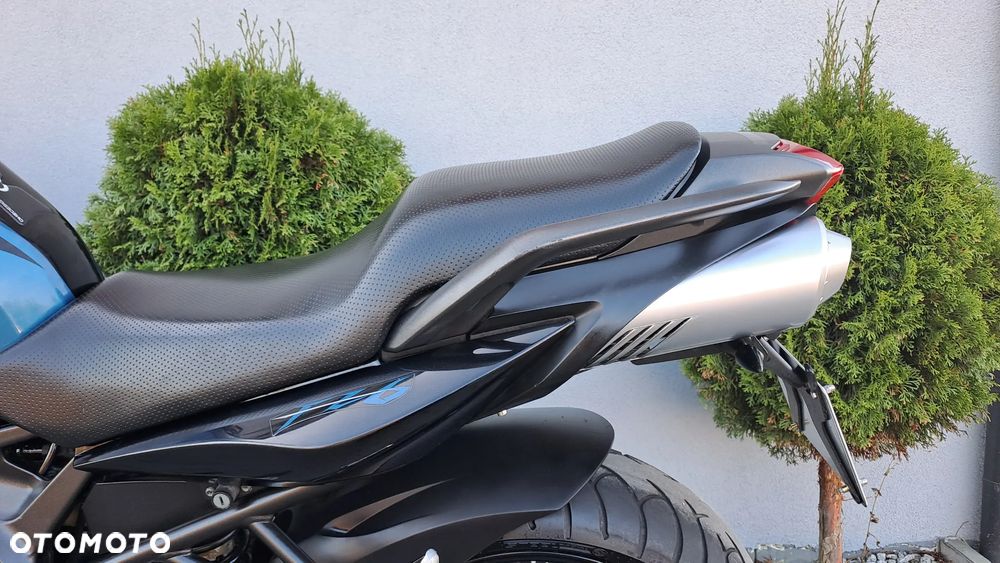 Yamaha FZ - 33
