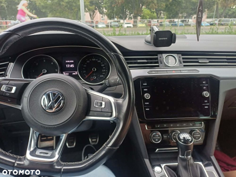 Volkswagen Passat - 4