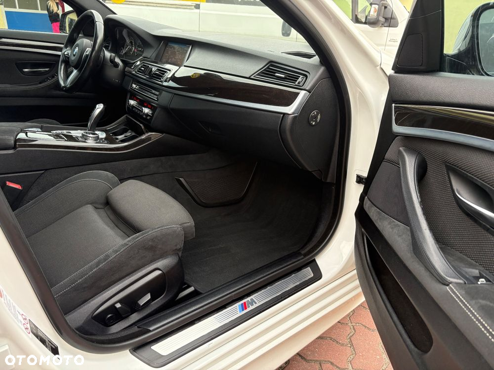 BMW Seria 5 525d xDrive - 18