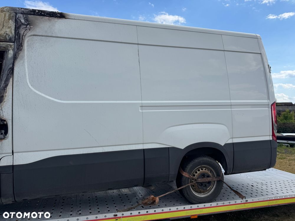 Płat,bok ,słupek cwiara tyl Iveco daily po  2014r - 2