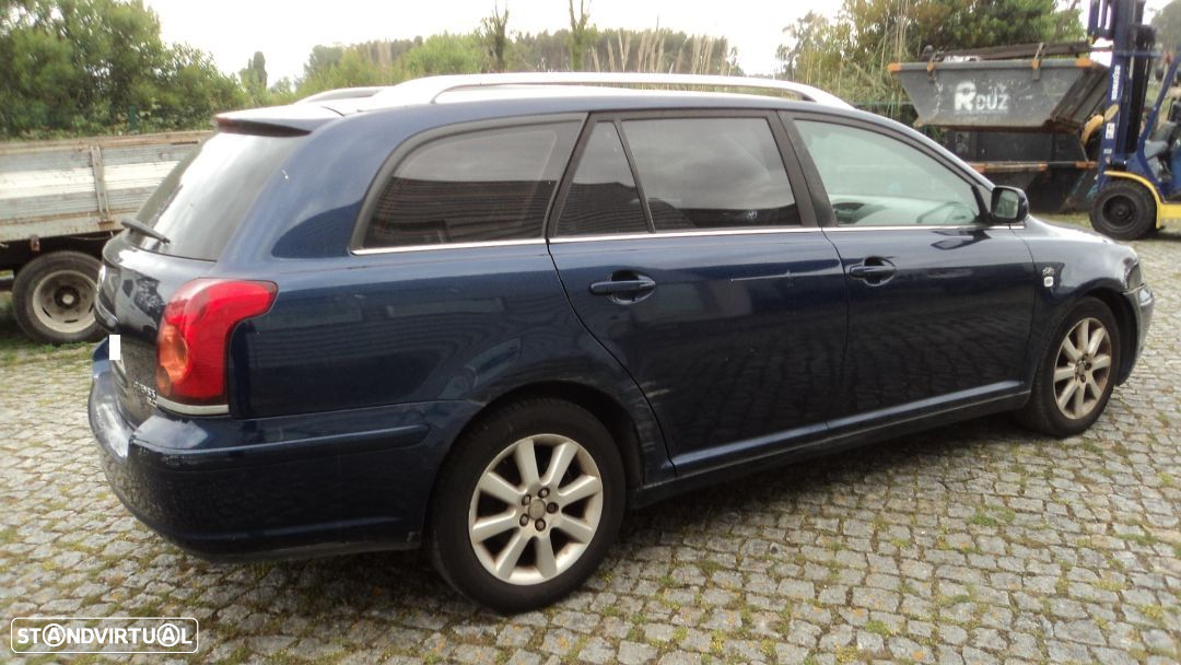 Toyota Avensis Wagon 2.0 D-4D Sol 2003 - Para Peças - 8