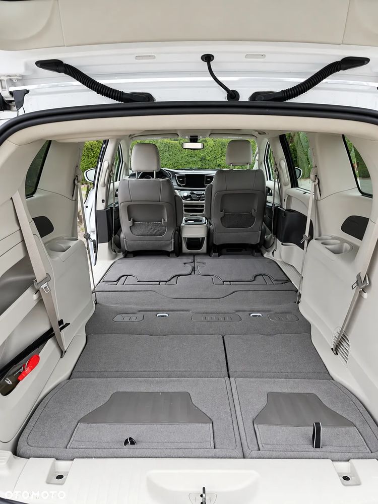 Chrysler Pacifica - 4