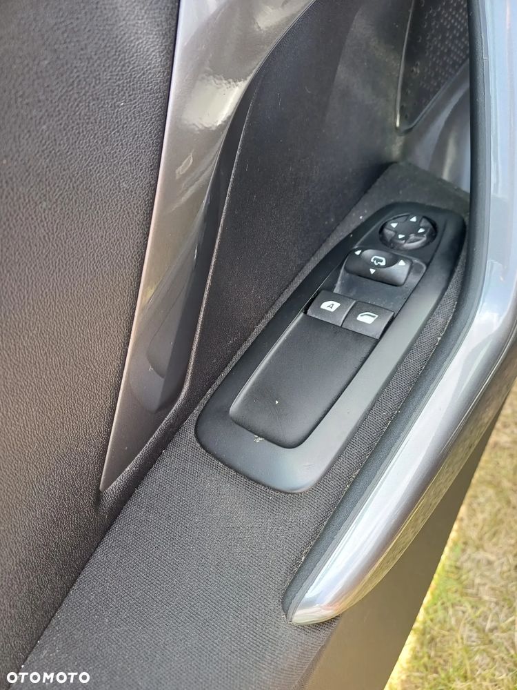 Peugeot 2008 1.2 Pure Tech Style - 4