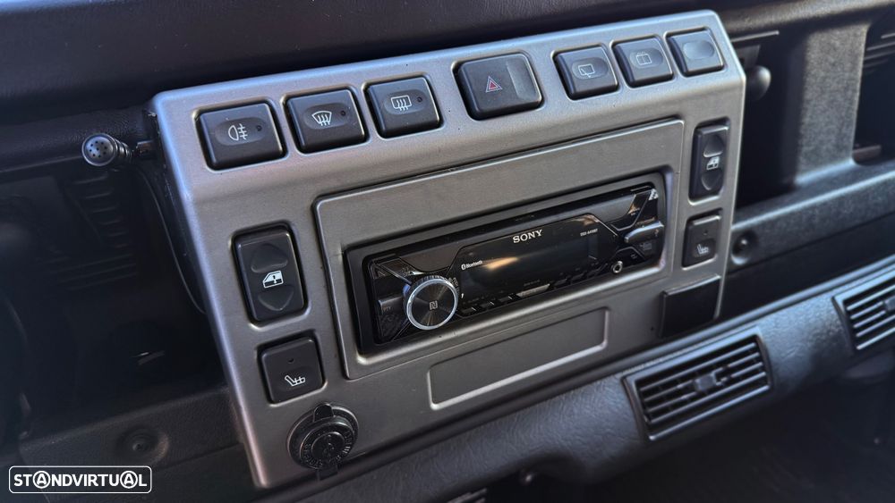 Land Rover Defender 90 2.5 TD5 Metal Top - 32