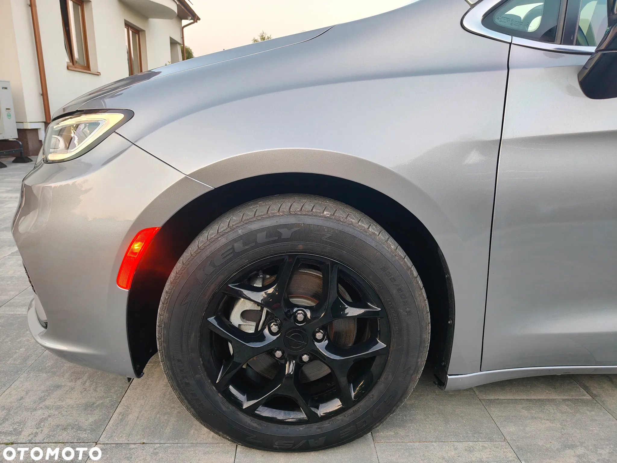 Chrysler Pacifica - 5