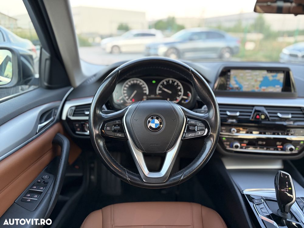 BMW Seria 5 520i Aut. - 39