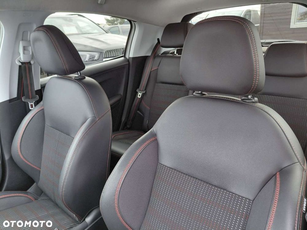 Peugeot 208 - 15