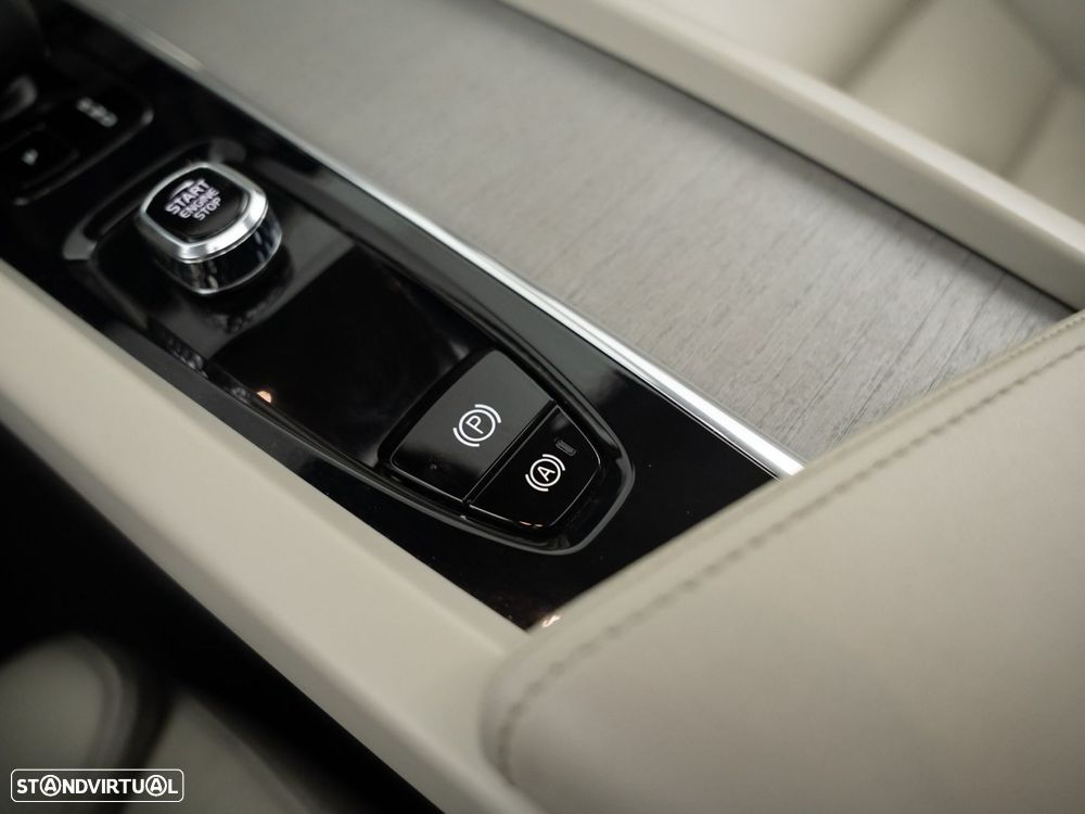 Volvo XC 60 2.0 T6 PHEV Plus Bright AWD - 26