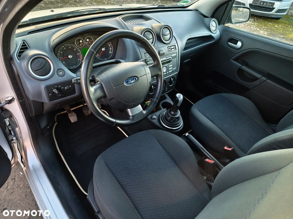 Ford Fiesta 1.3 Ghia - 11