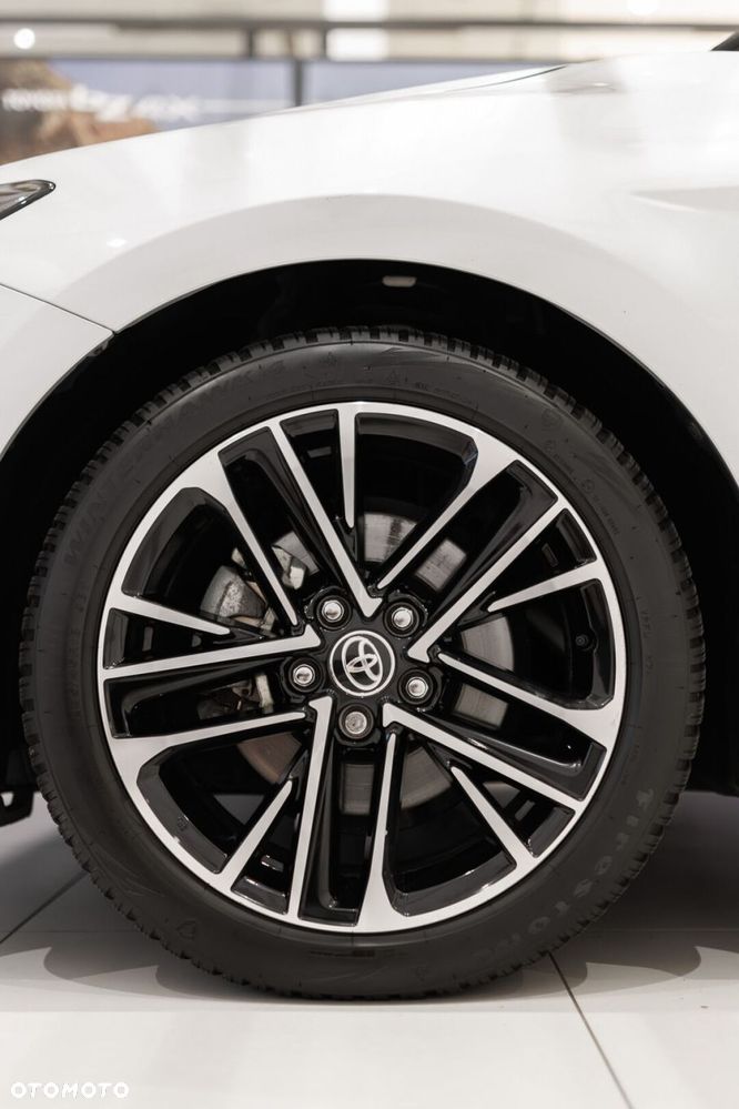 Toyota Camry - 18