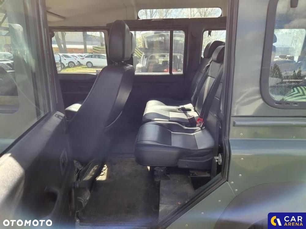 Land Rover Defender - 30