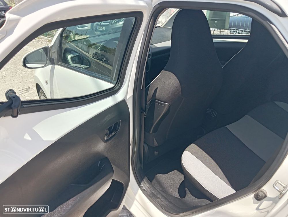 Toyota Aygo 1.0 X-Play+AC - 12