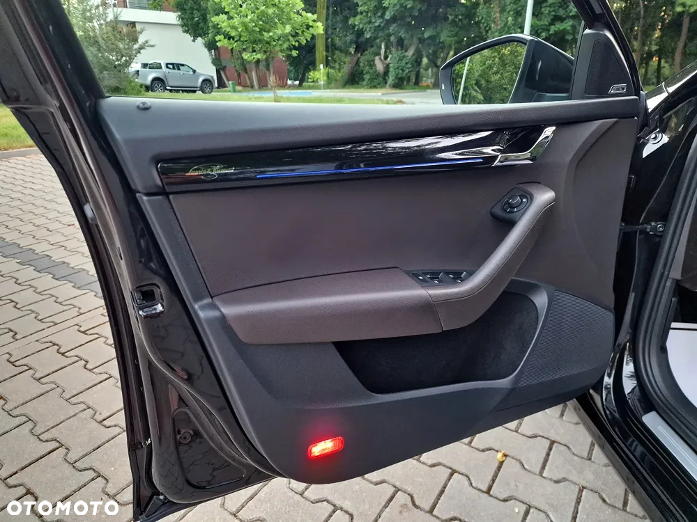 Skoda Octavia Combi 2.0 TDI DSG L&K - 19